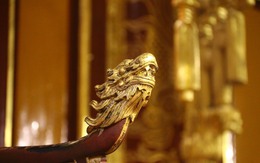 Phục chế ngai vàng triều Nguyễn sẽ tận dụng tối đa các mảnh tay ngai bị bẻ gãy