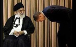 Ảnh ghép ông Obama cúi đầu trước Đại giáo chủ Khamenei lan truyền trên mạng