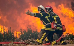 Châu Âu chìm trong nắng nóng kỷ lục, cháy rừng hoành hành