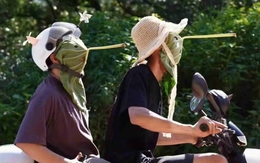 Khẩu trang độc đáo cho dân xe máy: 'Xanh', miễn phí nhưng kỳ quặc