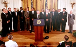 Xem lại thời khắc Tổng thống Bill Clinton tuyên bố bình thường hóa quan hệ với Việt Nam 30 năm trước