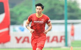 Văn Hậu đã ra sân tập