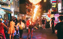 Dai dẳng ăn xin, múa lửa ở đô thị: Thu nhập người cho có khi thua cả người xin