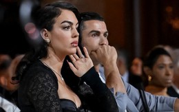 Bạn gái Georgina 'khoe ảnh' khiến Ronaldo bị chỉ trích