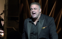 Ngôi sao opera mang tình ca Pháp bất hủ xuống khán đài, Nhà hát Hồ Gươm như nổ tung