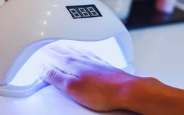 Đèn làm móng 'hủy hoại' da thế nào?