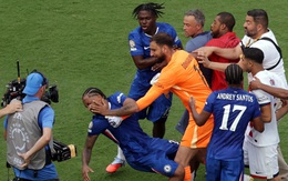 HLV Luis Enrique tự nhận ‘ngu ngốc’ sau pha tát Joao Pedro