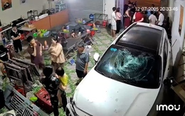 Vụ ô tô lao thẳng vào nhà, chủ xe bị tố lật lọng sau thỏa thuận đền bù