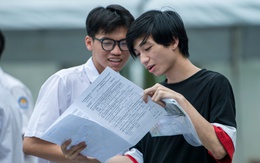 Phổ điểm môn tiếng Anh thi tốt nghiệp THPT 2025: Điểm trung bình ngang năm trước