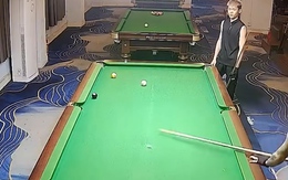 Cao thủ đánh bida không cần ngắm khiến đối thủ thua trong ức chế