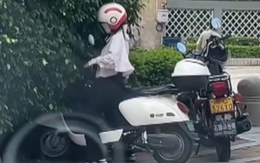 Cô gái khổ sở vì không làm chủ được tay ga xe máy điện