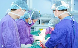 Cắt bỏ khối u buồng trứng 5kg đã hoại tử, cứu sống bệnh nhân 66 tuổi