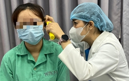 Bị chấn thương khi ngoáy tai, một phụ nữ phải phẫu thuật tai