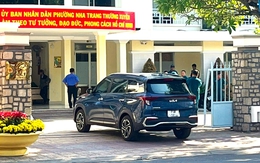 Cấm đỗ xe hơi trong trụ sở phường khi đến làm thủ tục hành chính?