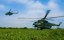 Máy bay xếp đội hình trên bầu trời Hà Nội, chuẩn bị cho lễ diễu binh mừng Quốc khánh 2-9