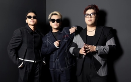 DTAP mang khăn rằn, bó đũa, sênh tiền đến trại sáng tác Warner Music Asia