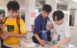 Sôi nổi nhiều bạn trẻ tham gia ngày hội sách 'Mơ hỏi mở' 2025