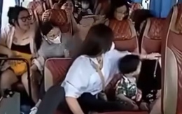 Cả đoàn hú hồn với người phụ nữ say xe nằm ngủ như chết