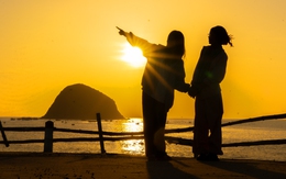 Bạn trẻ khắp nơi check-in con đường đẹp như mơ ở Hòn Yến