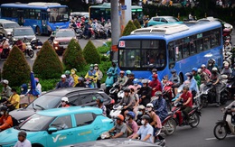 Giảm xe xăng, tăng xe điện: Khó nhưng không thể không làm