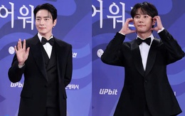 Pha nhầm cúp giữa Lee Jun Young và Lee Jun Hyuk gây sốt, IU bị chê không xứng giải Rồng Xanh 2025