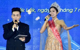 Khán giả Đắk Lắk thích thú khi gặp hoa hậu Hà Trúc Linh