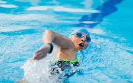 Kiểu bơi nào tăng cơ hội sống sót khi gặp sự cố ở sông, hồ, biển?
