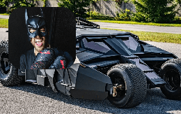 Neymar chi 47 tỉ mua siêu xe giống Batman... nhưng không thể sử dụng