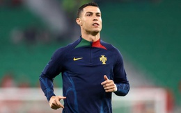 Ronaldo đến, cả đội Hannover 96 phải rời khách sạn
