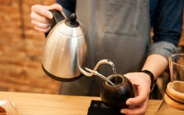 Gen Z chê ấm đun nước, dùng lò vi sóng để pha trà