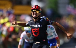 Tay đua ăn mừng hụt vì ngỡ về nhất chặng Tour de France