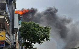 Hà Nội: Cháy ngùn ngụt tòa nhà 5 tầng trên đường Giải Phóng