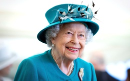 Triển lãm thời trang kỷ niệm 100 năm ngày sinh Nữ hoàng Elizabeth II