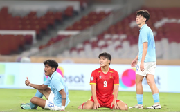 Tung hết các chân sút, hàng công U23 Việt Nam không ngừng gây lo lắng