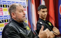 Malaysia họp báo, HLV trưởng than mệt vì các cáo buộc  'hồ sơ giả' của cầu thủ nhập tịch