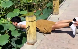 Chàng trai lấm lem bùn đất vì tin bạn thân quá mức