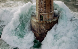 Có thật Chính phủ Pháp trả lương hàng triệu USD cho người trông coi hải đăng La Jument?