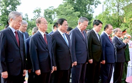 Lãnh đạo Đảng, Nhà nước tưởng niệm các anh hùng liệt sĩ, vào Lăng viếng Bác