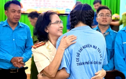 Nữ thương binh, Anh hùng Lực lượng vũ trang tâm sự với thanh thiếu niên cai nghiện ma túy