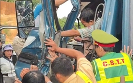 Giải cứu tài xế mắc kẹt trong cabin