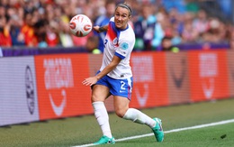 Chơi cả giải với chân gãy, Lucy Bronze cùng tuyển Anh vô địch Euro 2025