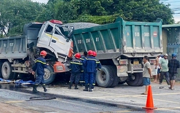 Hai tài xế xe ben mắc kẹt trong cabin, phải dùng thiết bị đưa ra ngoài, 1 người chết