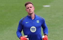 Thủ thành Ter Stegen 'bật lại' Barcelona