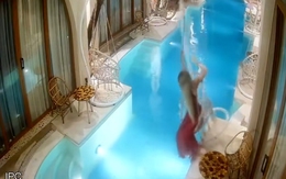 Giữa đêm ngồi xích đu thư giãn, cô gái ngã xuống hồ bơi
