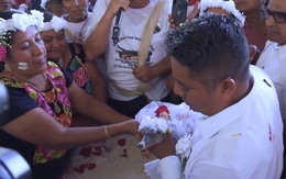 Thị trưởng Mexico 'kết hôn' với cá sấu