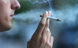 Hút thuốc trong phòng khách sạn: cảnh báo cháy nệm hay chuyện bé xé ra to?