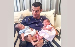 Cristiano Ronaldo từng ẵm hai cầu thủ Nuno Mendes và Vitinha lúc nhỏ?