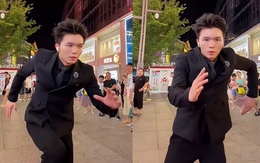 Chàng trai chạy trên đường chẳng khác gì tua chậm