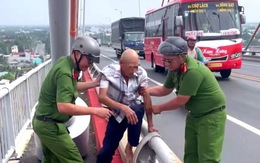 Ngăn chặn kịp thời người đàn ông định nhảy cầu Rạch Miễu