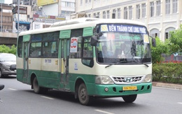 Người dân TP.HCM chào tạm biệt 37 tuyến xe buýt cũ sau hàng chục năm chở khách